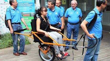 Málaga estrena la primera silla adaptada para senderismo de personas con movilidad reducida en Andalucía