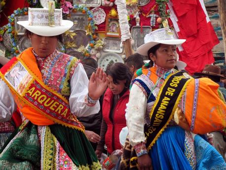 Chivay en multicolor: Danza la raza