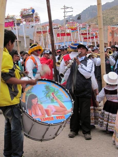 Chivay en multicolor: Danza la raza