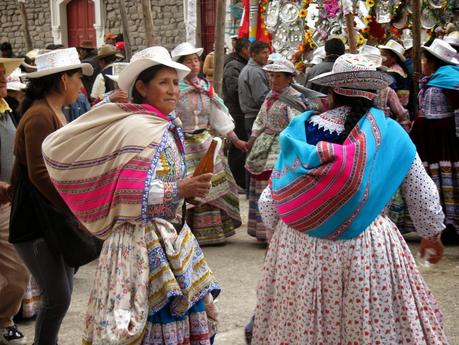 Chivay en multicolor: Danza la raza