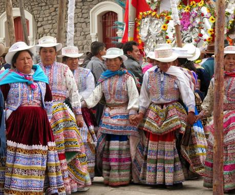 Chivay en multicolor: Danza la raza