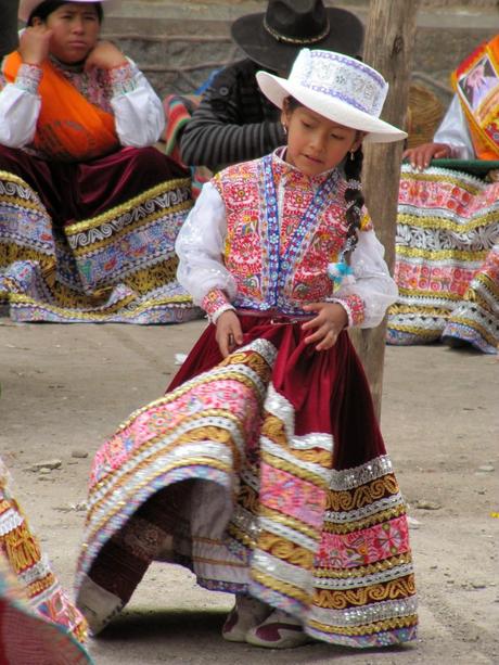 Chivay en multicolor: Danza la raza