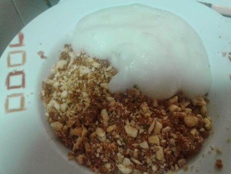 Pastel brioche con manzanas y avellanas