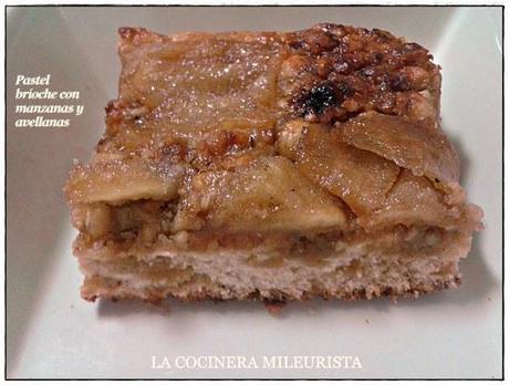 Pastel brioche con manzanas y avellanas