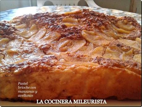 Pastel brioche con manzanas y avellanas