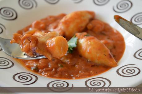 Chipirones rellenos encebollados con carne de vieira y gambas