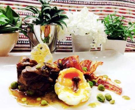 Guisantes con bacón y paatel de setas y huevos poché 4