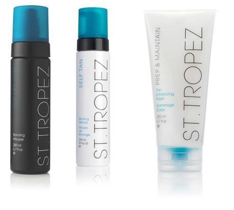 Cómo aplicar (bien) el autobronceador Autobronceador intenso, autobronceador en espuma y Tan Enhancing Polish, un producto hidratante muy efectivo en rodillas, tobillos y codos, todo de St. Tropez.