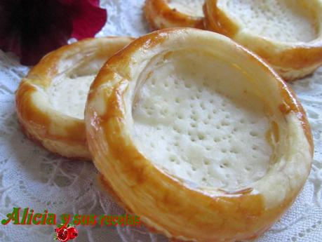 VOLAVANES CASEROS RELLENOS DE CREMA DE PARMESANO