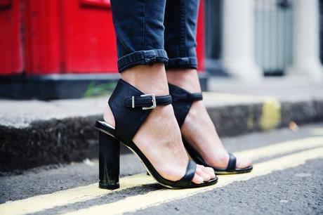 London-Street_Style-Sandro_Paris-Biker-Ripped_Jeans-42