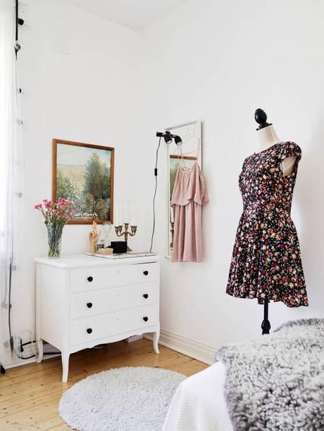 Mini piso con mucho encanto estilo femenino nórdico decoración interiores pequeños decoración de salones decoración de minipisos decoración de interiores decoración de cocinas pequeñas decoración cocinas blancas blog decoración de interiores 