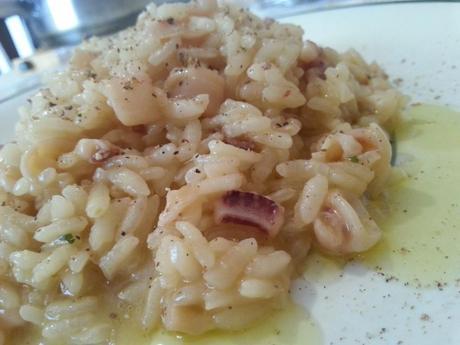Risotto calamares y azafrán – Risotto calamari e zafferano risottocalamarizafferano