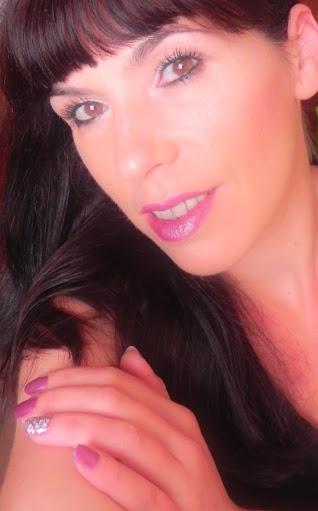 De labios y uñas: Hoy, morados