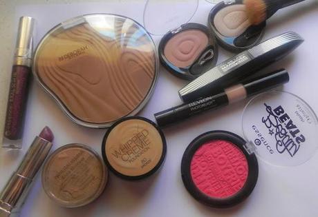 De labios y uñas: Hoy, morados