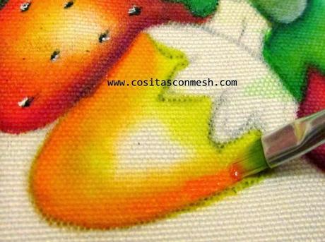 Cómo pintar fresas en tela para la cocina