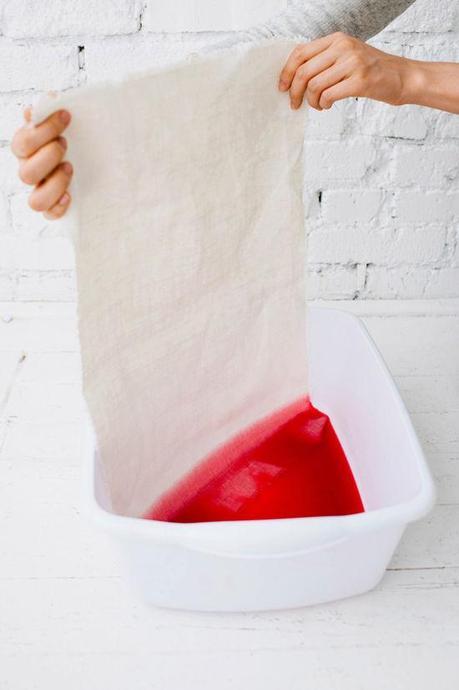 Manteles desteñidos. Llena tu mesa de color este verano