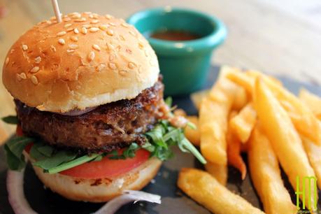 LA TRASTIENDA TAPAS: Mini burgers de rabo de toro que quitan el sentido.