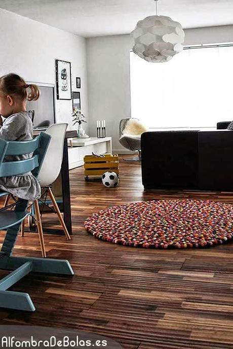 Suavidad y color a tus pies. Alfombras de bolas
