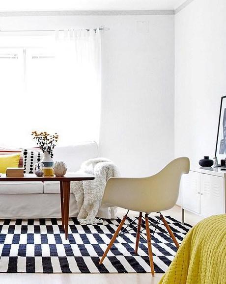 UN PEQUEÑO APARTAMENTO EN ROSA Y AMARILLO