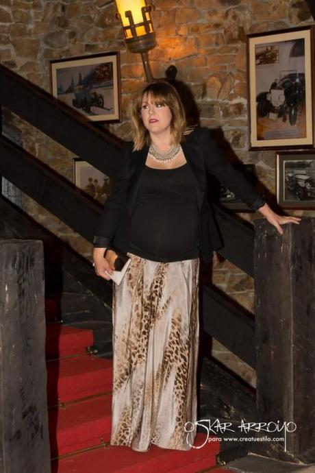 Look de embarazada para eventos!! Con falda larga print animal y americana negra (6)