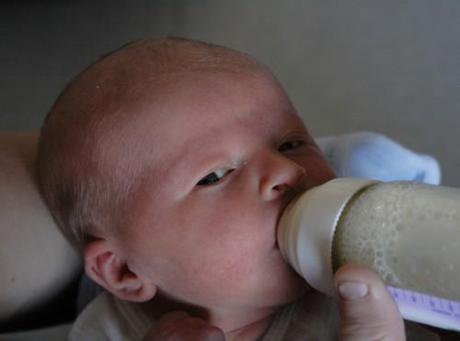 Aprobadas las nuevas normas de la leche de fórmula en Estados Unidos lactancia artificial