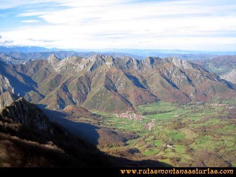 Ruta Cuyargayos: Vista de Soto de Agues desde la cima