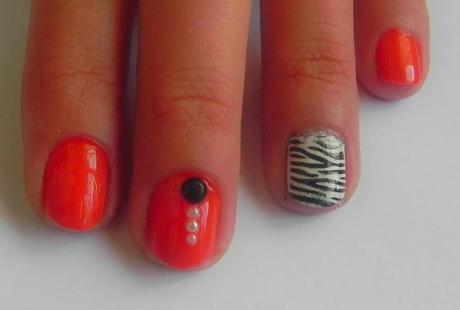 De labios y uñas: Hoy, rojo (look, manicura & outfit)