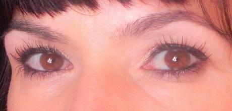 De labios y uñas: Hoy, rojo (look, manicura & outfit)