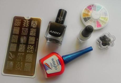 De labios y uñas: Hoy, rojo (look, manicura & outfit)