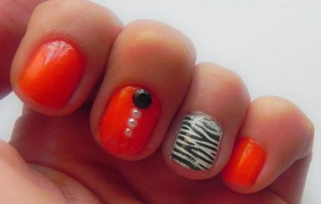 De labios y uñas: Hoy, rojo (look, manicura & outfit)