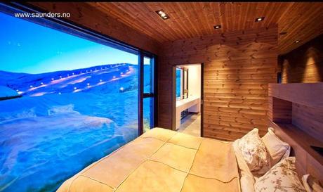 Dormitorio de cama doble en la cabaña noruega de Bergen