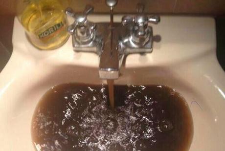 Así es el agua que consumen en Venezuela