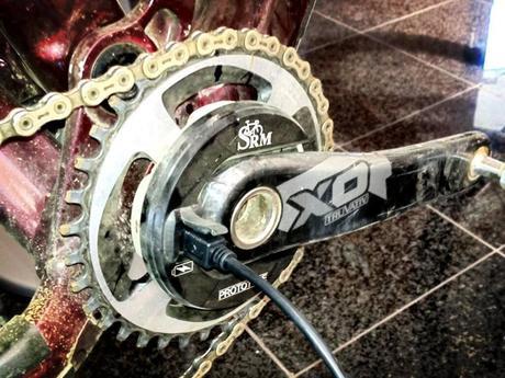 SRM PowerMeter; mejorar en el sistema de medición, ahora con batería recargable Equipo instalado en bicicleta.