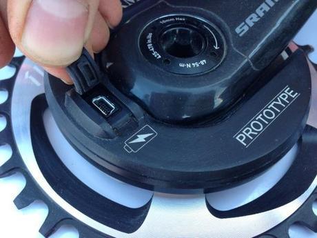 SRM PowerMeter; mejorar en el sistema de medición, ahora con batería recargable El prototipo de la PowerMeter con batería recargable.