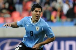 URUGUAY: CON EL CARTEL DE FAVORITA SUÁREZ