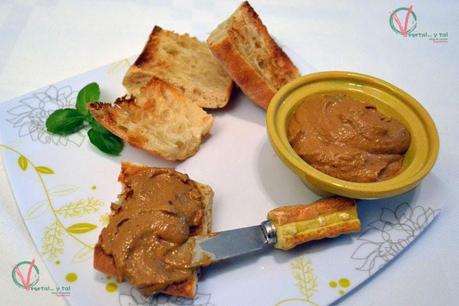 Paté de tomates secos y aceitunas.