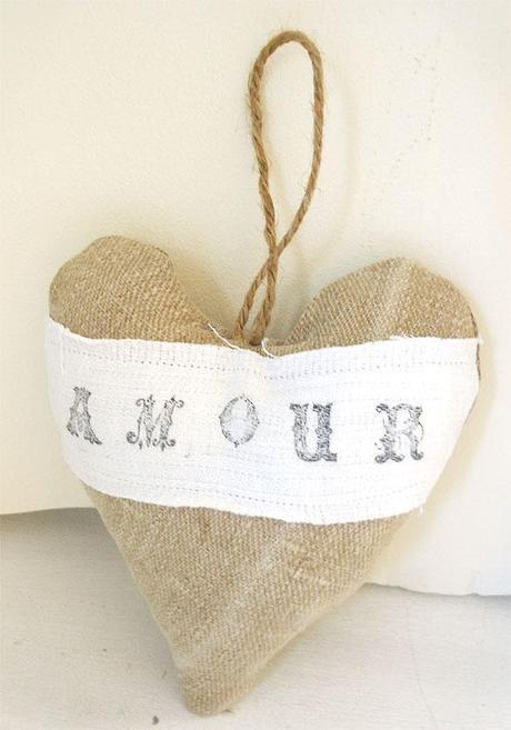 DIY CORAZONES DE TELA DE SACO