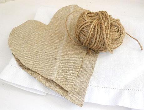 DIY CORAZONES DE TELA DE SACO