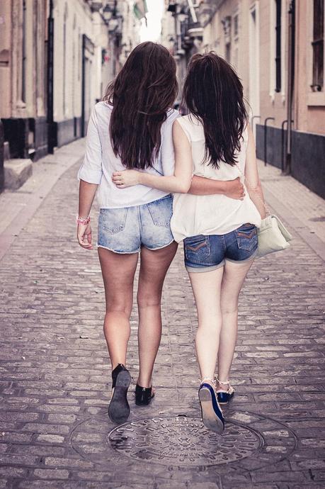 ShoesAndBasicsFriends: Girls In shorts ShoesAndBasicsFriends: Girls In shorts