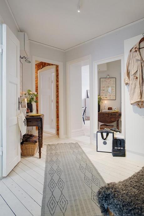 Mezclando epocas en decoracion. Sin reglas establecidas en este apartamento nordico. Mezclando epocas en decoracion. Sin reglas establecidas en este apartamento nordico.