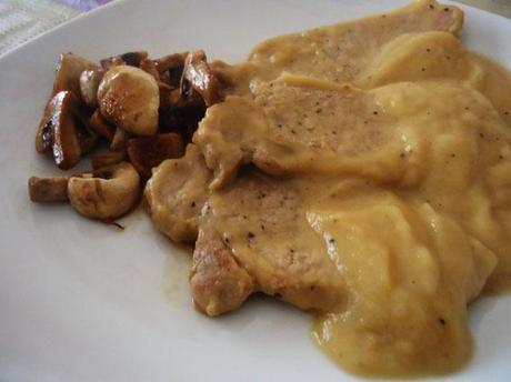 Lomo en salsa de manzana y cebolla Lomo en salsa de manzana y cebolla