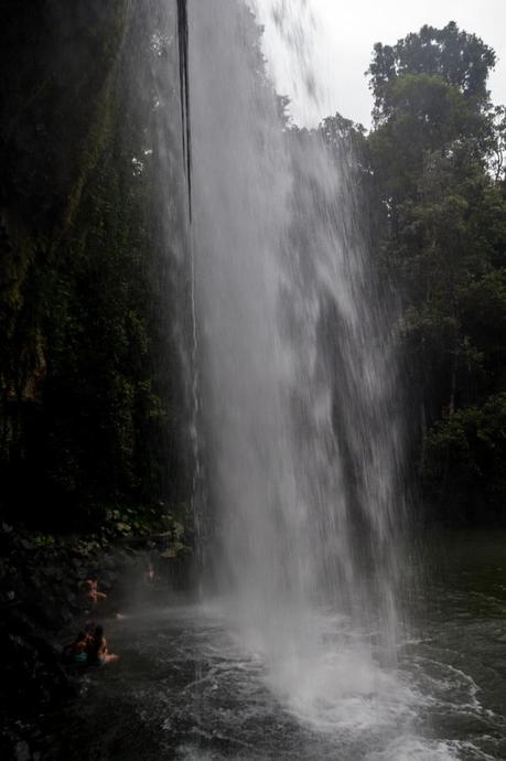 Por detrás de las Milla Milla Falls, Atherton Tablelands, Cairns