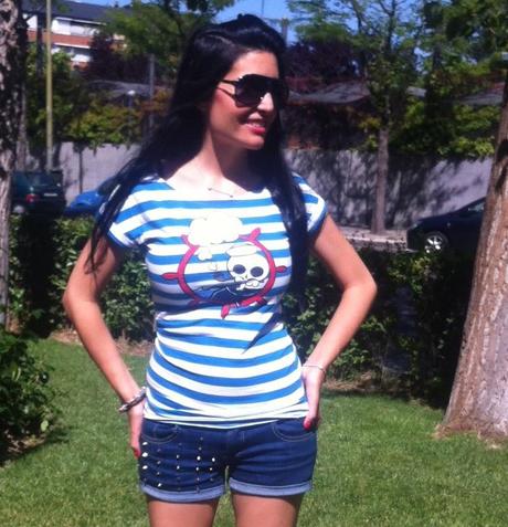 Camiseta Navy del Mercado de Fuencarral y Collar Thomas sabo