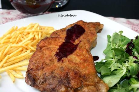 Cachopo con salsa de cerezas