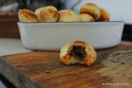Bollinos Preñaos de Morcilla, Mozarella y Dulce de Membrillo
