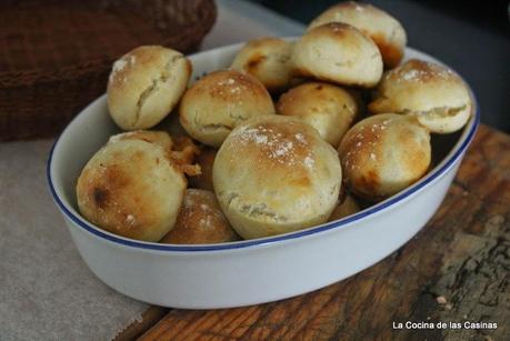 Bollinos Preñaos de Morcilla, Mozarella y Dulce de Membrillo