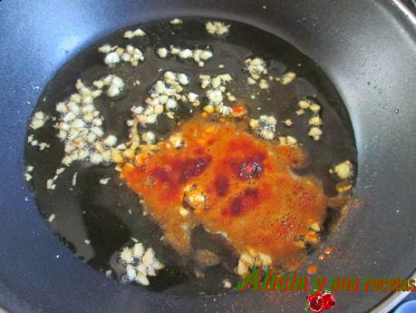 ENSALADA DE COL CON REFRITO DE AJO Y PIMENTÓN