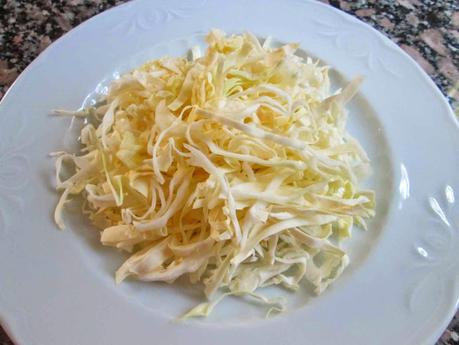 ENSALADA DE COL CON REFRITO DE AJO Y PIMENTÓN