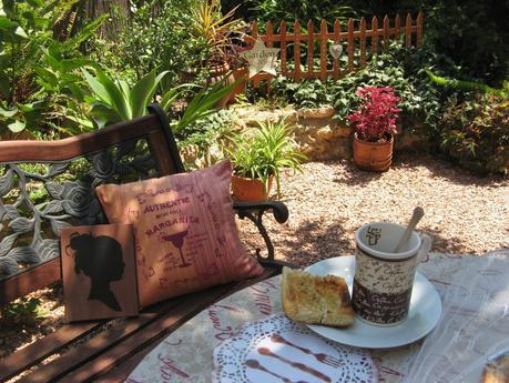 Desayuno veraniego en el jardín