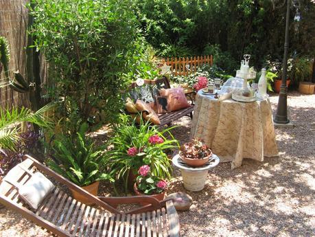 Desayuno veraniego en el jardín